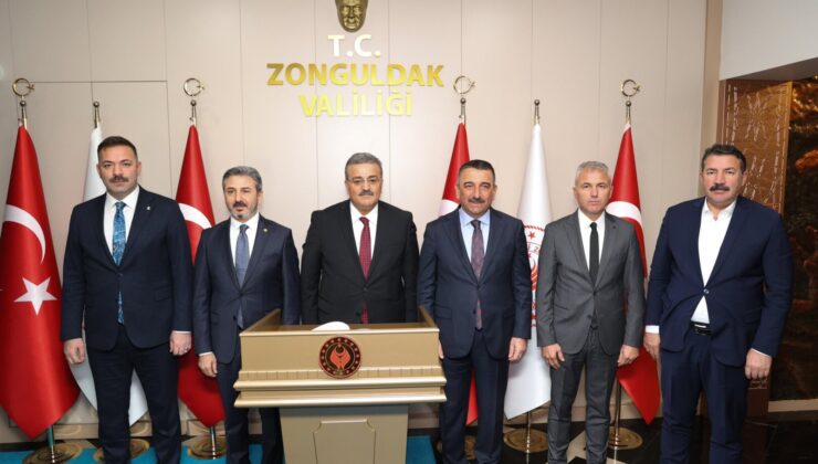 Çalışma Bakanlığı Heyeti Valilikte: Şeref Defterini İmzaladılar