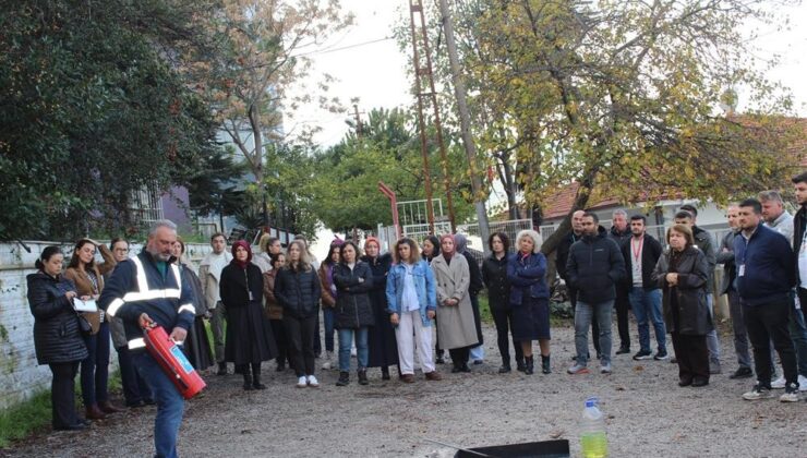 İl Sağlık Müdürlüğünde personele uygulamalı yangın tatbikatı