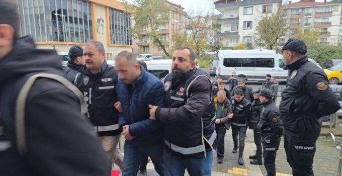 Karadeniz Ereğli’de kaçak silah soruşturmasında 3 şüpheli adliyeye çıkarıldı