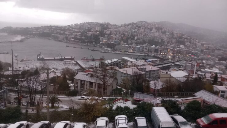 Zonguldak Merkezde Kar Yağışı Etkili Oldu