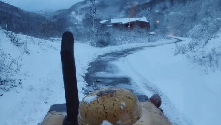 Zonguldak’ta 139 personel ve 52 iş makinesi karla mücadele için sahada