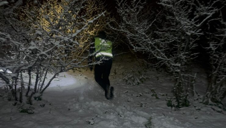 Alaplı ayakta dualar Mustafa için; 20 saattir kar altında aranıyor