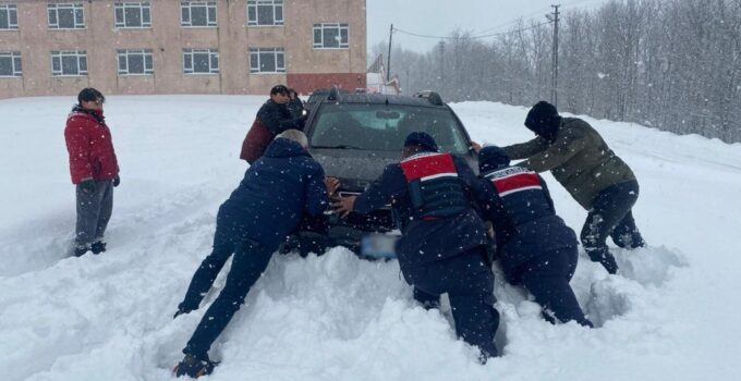 Jandarma vatandaşın imdadına yetişti