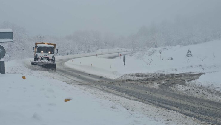 Zonguldak Ereğli yolunda karla mücadele sürüyor