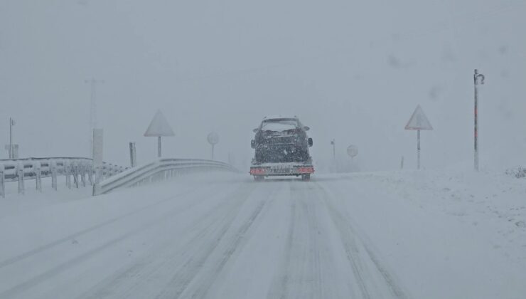 Zonguldak Ereğli yolunda uzun araçlara kar engeli