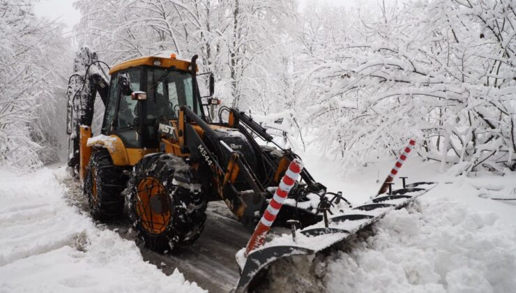 Zonguldak’ta karla mücadele aralıksız sürüyor