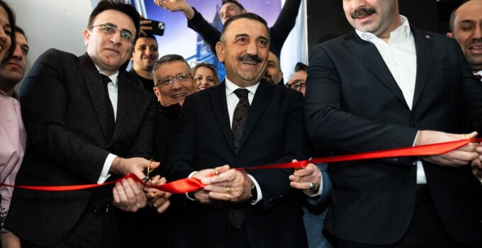 KGD’de muhteşem açılış: Derneğe kadın eli değdiği belli oluyor