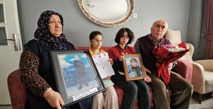 Öğrencilerin yazdığı mektuplar şehit babasını gözyaşlarına boğdu