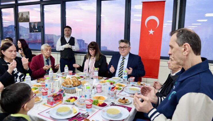 Rektör Özölçer, Koruyucu Aile ve Huzurevi Sakinleriyle İftar Sofrasında Bir Araya Geldi