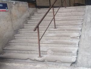 Zonguldak’ta pazar yerine yapılan engelli rampaları tepki çekti