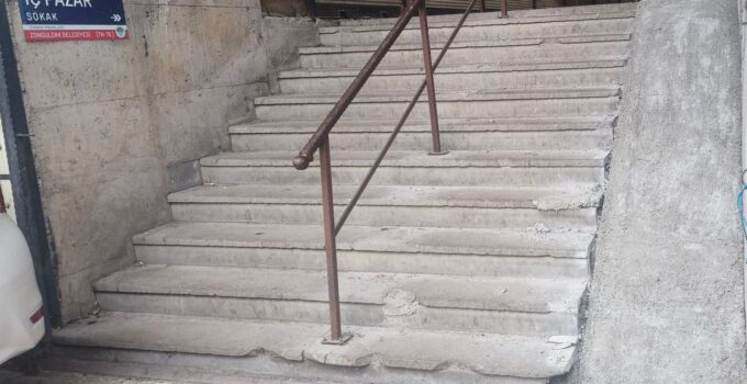 Zonguldak’ta pazar yerine yapılan engelli rampaları tepki çekti