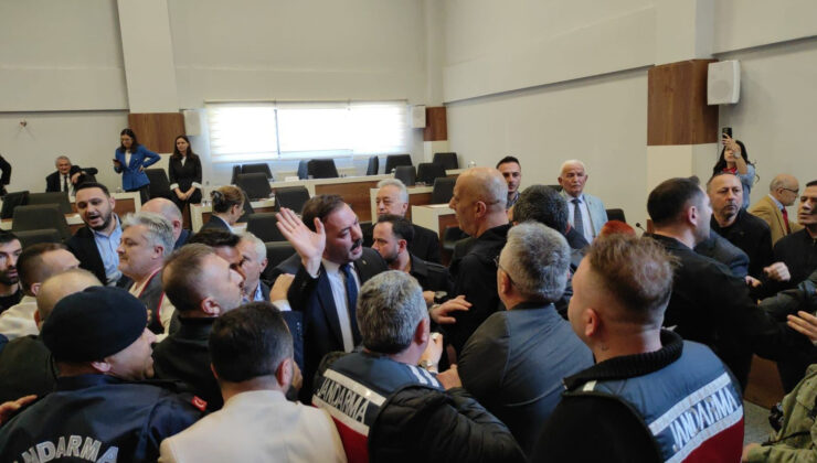 İl Genel Meclisi’nde İsim Hatası Arbedeye Neden Oldu