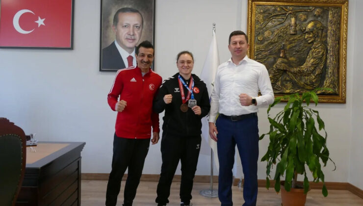 Kilimli Belediye Başkanı Kamil Altun’dan Milli Boksör Zeynep Gedikli’ye Tebrik