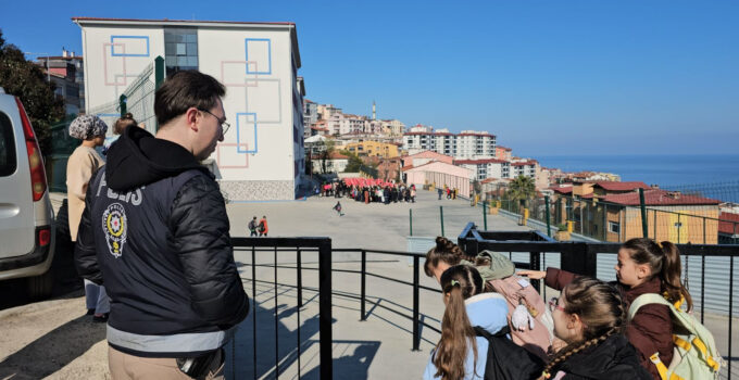 Zonguldak okullarında polis nöbeti başladı, veliler memnun!
