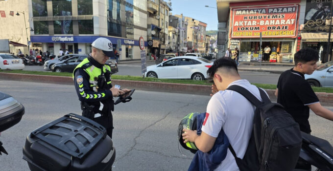 Ereğli polisi motosiklet sürücülerine yönelik denetim yaptı