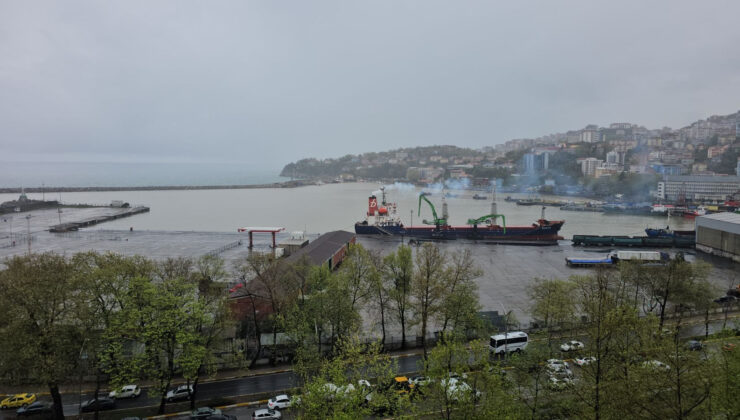 Zonguldak Limanı’nda Renk Değişimi: Çamur Denizi Sarıya Boyadı