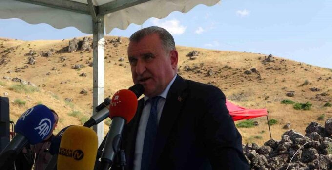 Bakan Bak: İnanç mozaiğimizi korumak en önemli vizyon