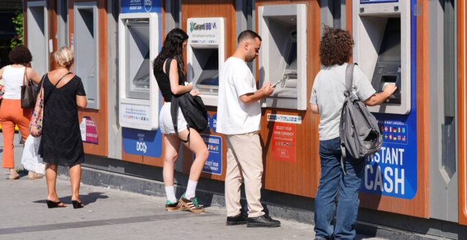 ATM’lerde gram altın satışı pilot olarak başladı