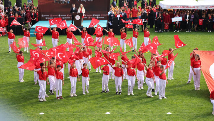 Zonguldak’ta Cumhuriyet Bayramı coşkusu Kara Elmas Kemal Köksal Stadı’nda yaşandı