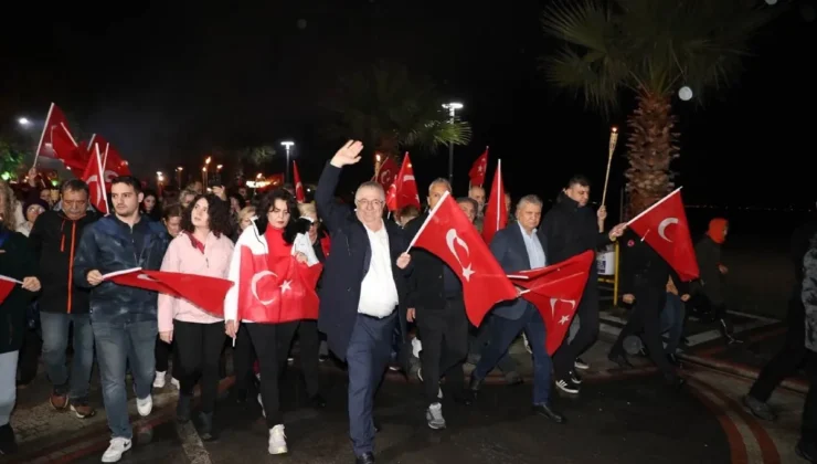 Balıkesir Edremit’te Cumhuriyet Bayramı coşkusu yağmura rağmen dinmedi