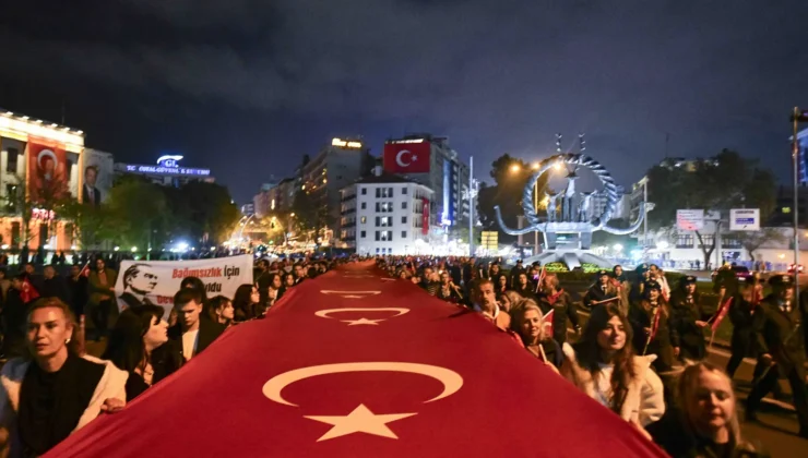 Başkentliler meşalelerle 2. Meclis’e yürüdü