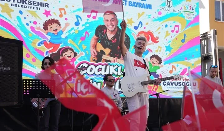 Denizli’de Cumhuriyet coşkusu okullara taştı