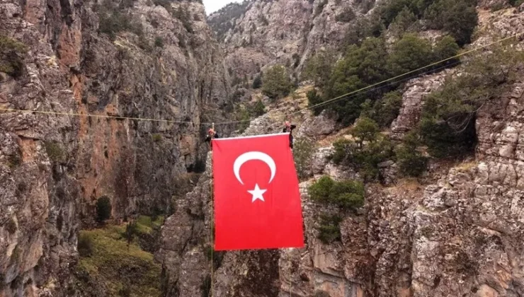 Denizli’de Cumhuriyet’e gökyüzünde anlamlı kutlama