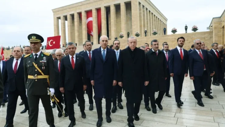 Devlet erkânı Anıtkabir’de