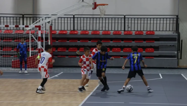 İzmir Çiğli’de cumhuriyet coşkusu sporla taçlandı