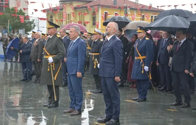 İzmir esnafından Cumhuriyet’e 103. yıl saygısı