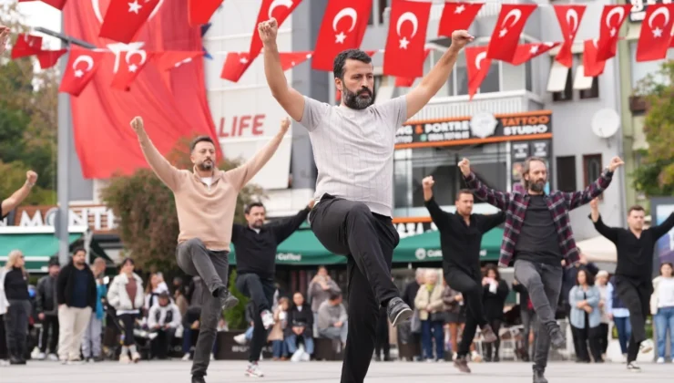İzmit’ten Cumhuriyet’e 41 kişilik zeybekli selam